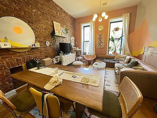 3rd image of 246 Jefferson Ave #2