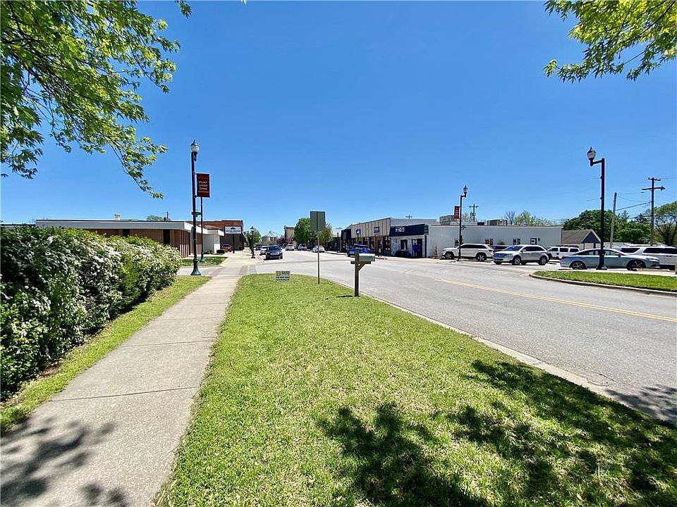 321 E 4th St, Tonganoxie, KS 66086 MLS 2438794 Zillow