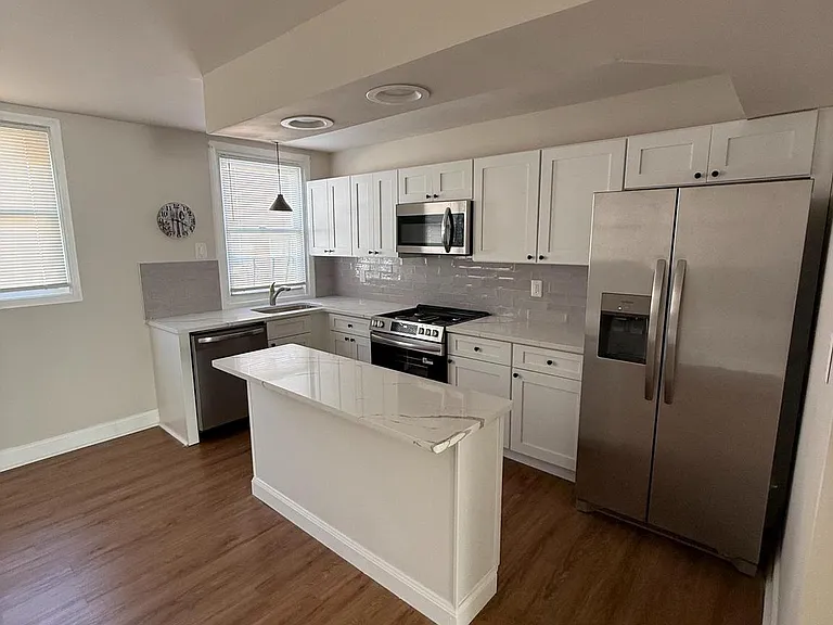 4427 Vista St — Photo 8