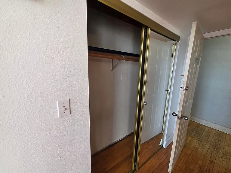227 W Wapello St — Photo 15