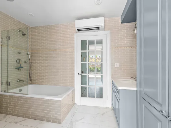 393 West 49th Street image 10 of 12