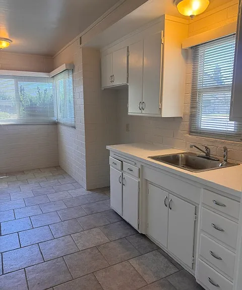 842 Magnolia St — Photo 4