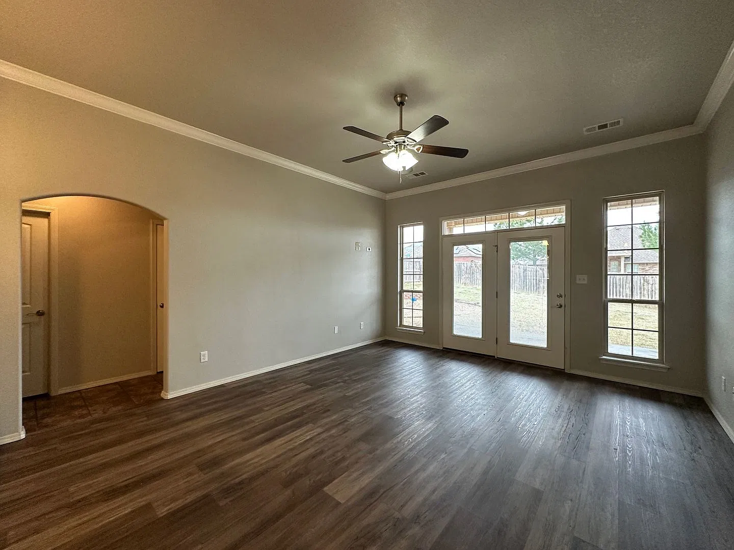 Beautiful Living: 3 Bed, 2 Bath Home with 2-Car Garage and Fenced Backyard — Photo 4