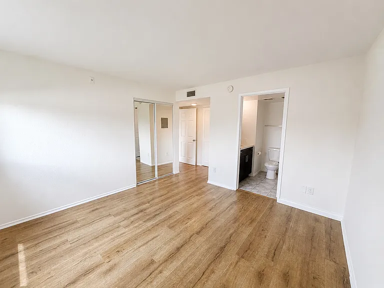 14124 Victory Blvd #102 — Photo 7