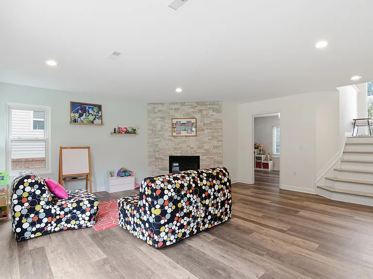 4905 Carrington Dr — Photo 10