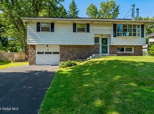 11 S Royal Dr, Albany, NY 12205