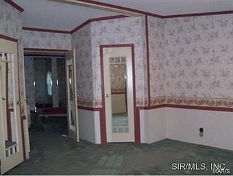 4th image of 119 S 6th St