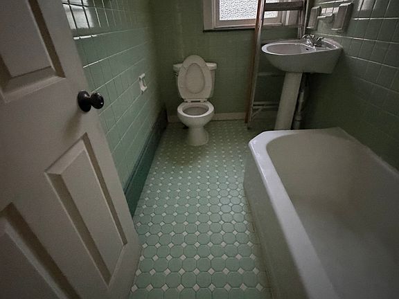 4th image of 220 Virginia Ave