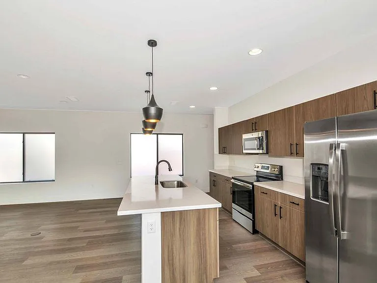 524 W Brown St — Photo 6