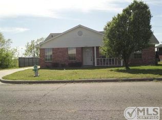 6922 Sayle St, Greenville, TX 75402