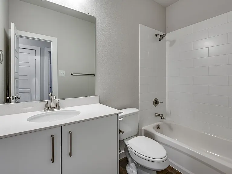 736 Wheatfield Dr — Photo 14