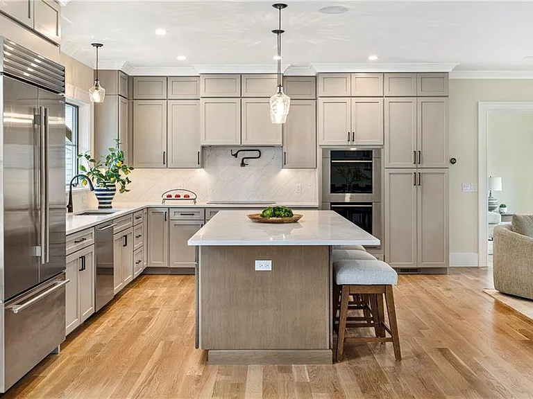 118 Newport Ave — Photo 10