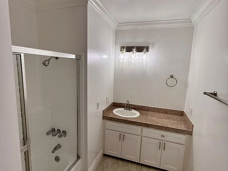 233 S Juanita Ave #1 — Photo 11