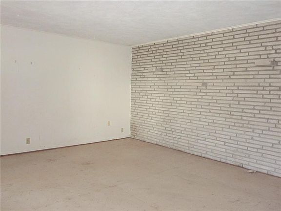3rd image of 3909 N Lanewood Dr