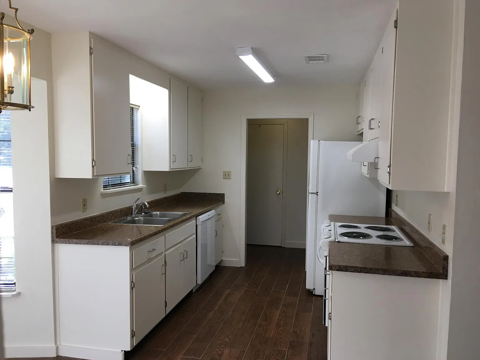 3 bed, 1160 sqft, $1,600 — Photo 2