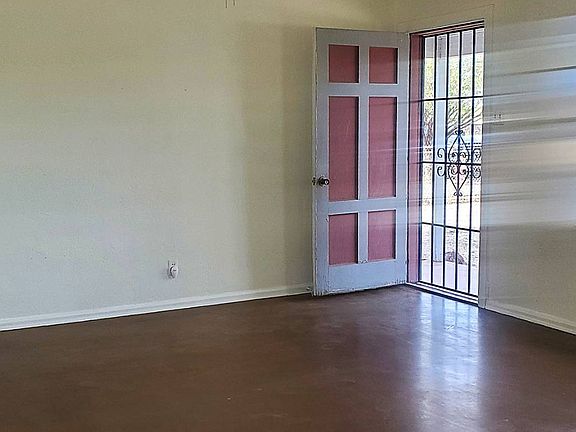 4th image of 220 E 1st Ave