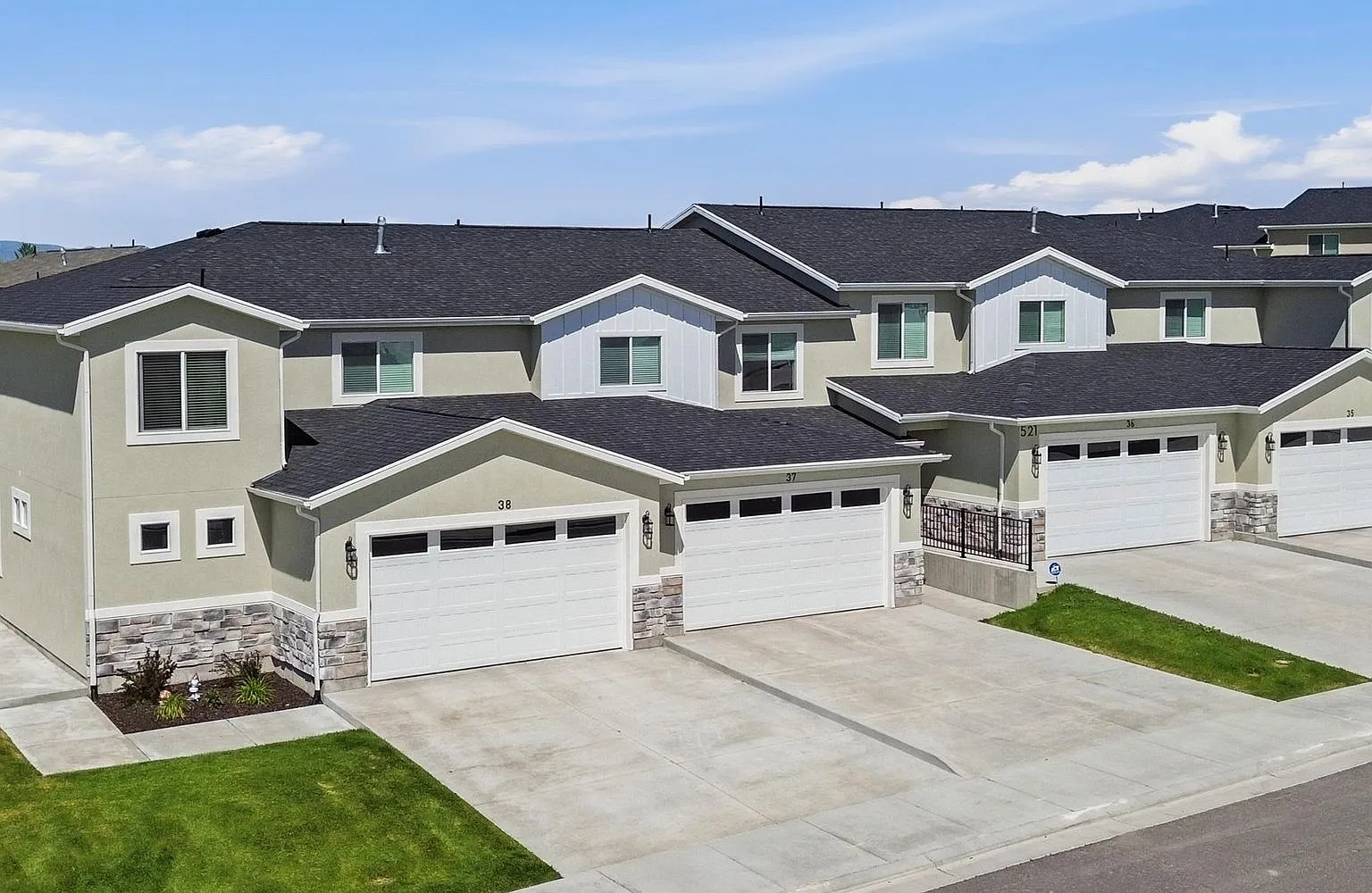 Luxury 4 Bedroom 2.5 Bath with Office & Family Room for Rent Richmond, Utah — Photo 1