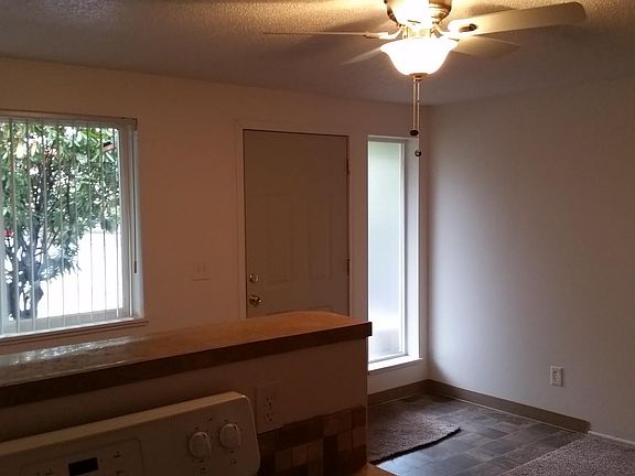 1 bedroom living/entry
