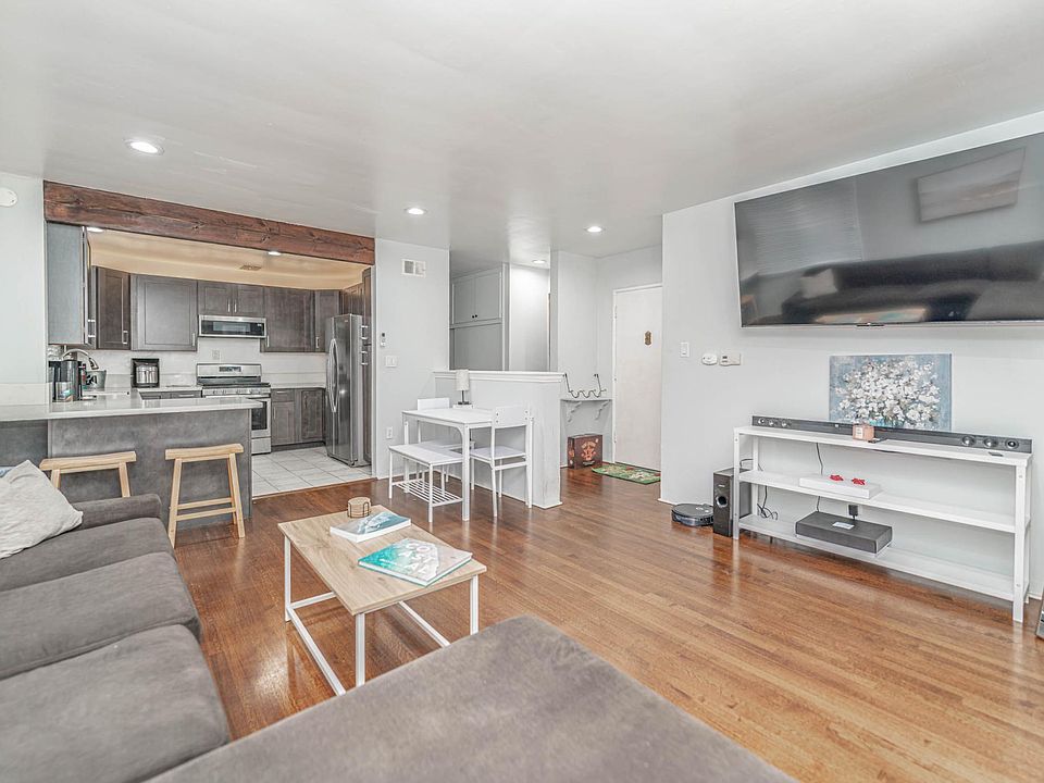 Living room with TV and all other furniture included.