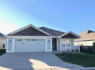 520 Neptune Dr, Raymore, MO 64083