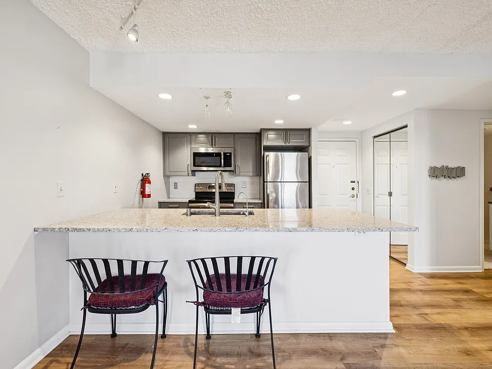 55 Clinton Pl #510