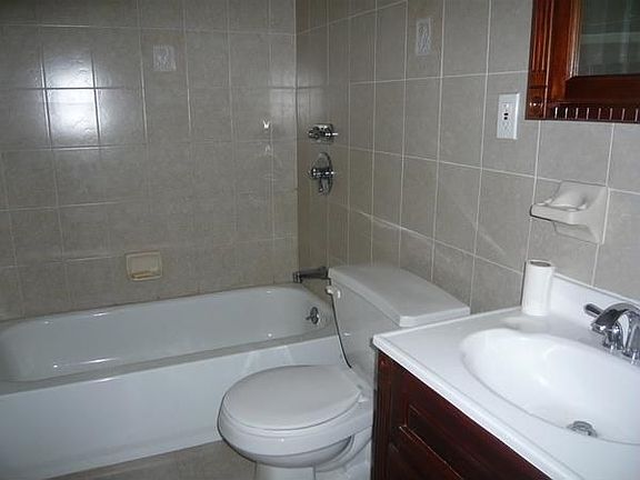 5th image of 423 Ocean Pkwy APT 2A