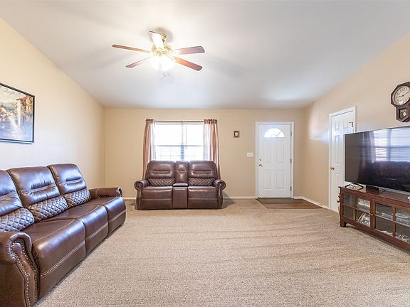 5th image of 1603 Derrick Dr