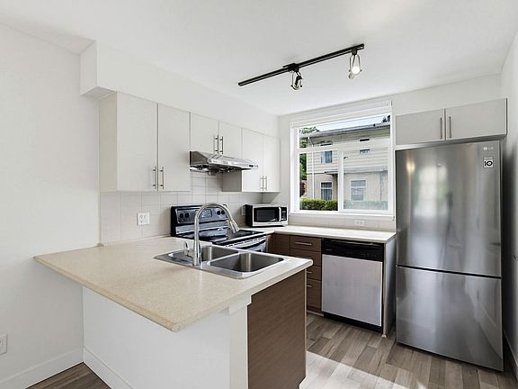 2nd image of 5632 Kings Rd #206