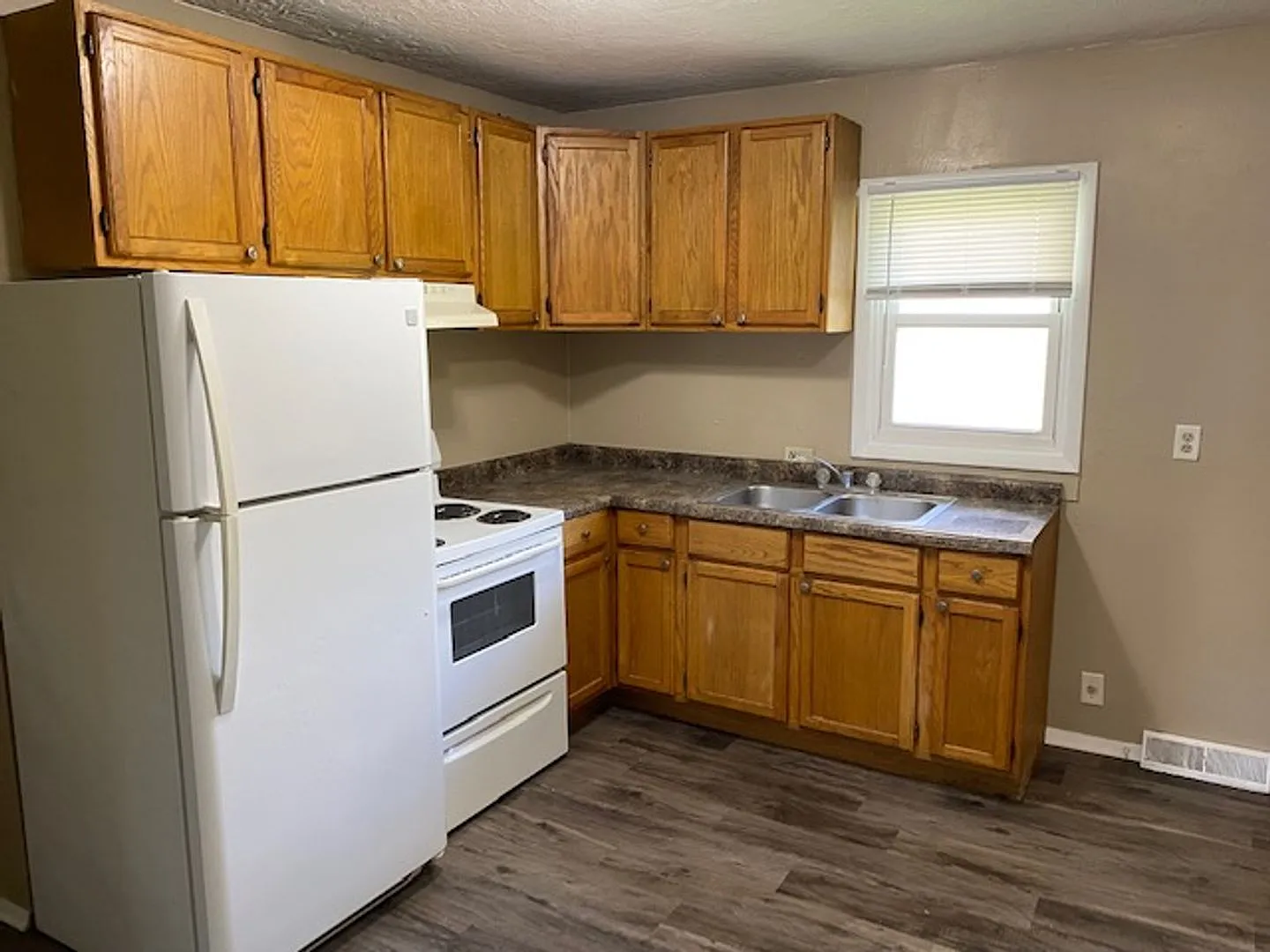 2 Bedroom 1 Bathroom Duplex, Available Soon — Photo 4