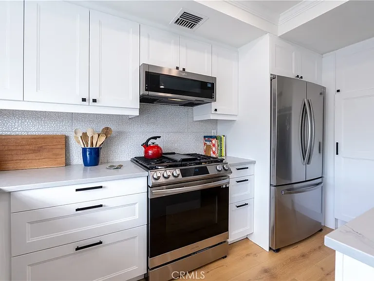21500 Califa St — Photo 8