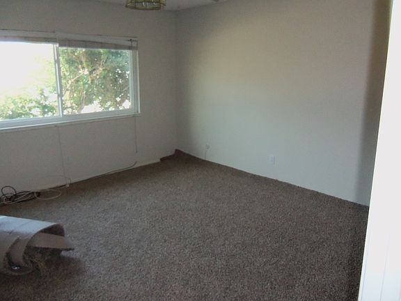 2nd image of 1527 Camelot Dr