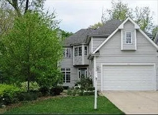335 Linden St photo 1