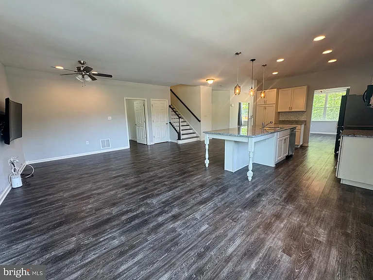 148 Grissom Dr — Photo 5