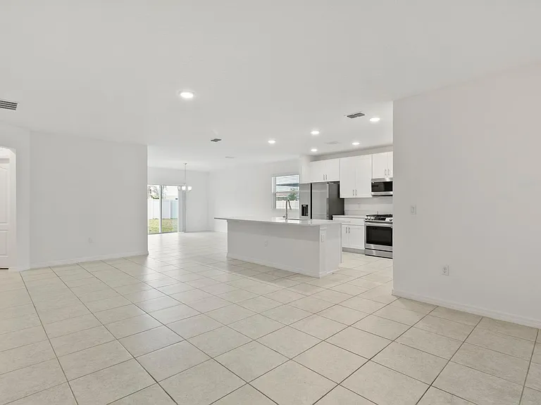 1154 Oak Bluff Dr — Photo 4