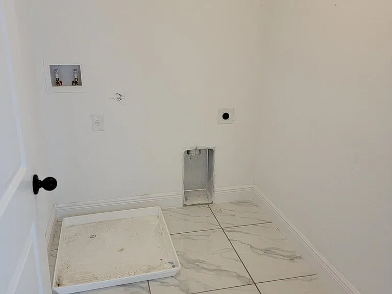 2499 Spring Breeze Dr — Photo 15