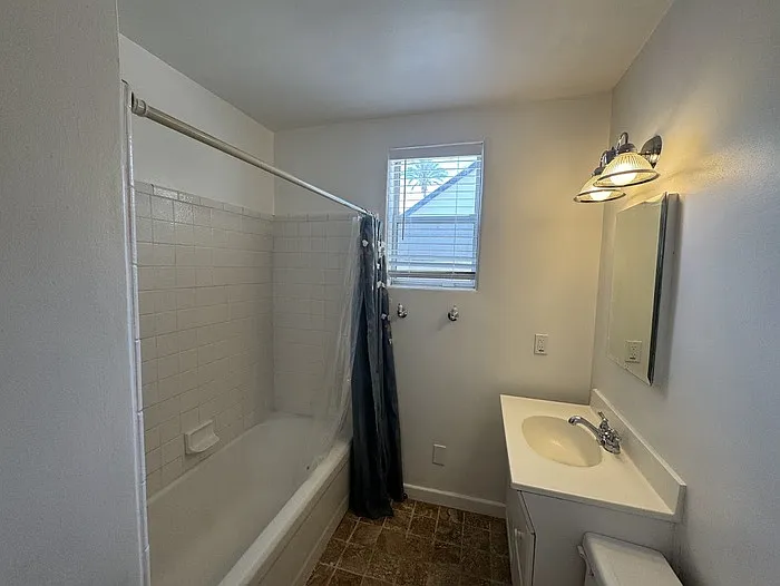 1445 E Flower St — Photo 13
