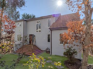7 Chips Ct, Port Jefferson, NY 11777