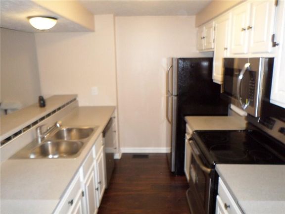 3rd image of 7961 Glen View Dr