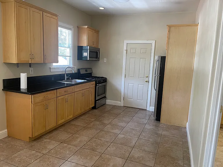 1903 Capitol Ave #B — Photo 6