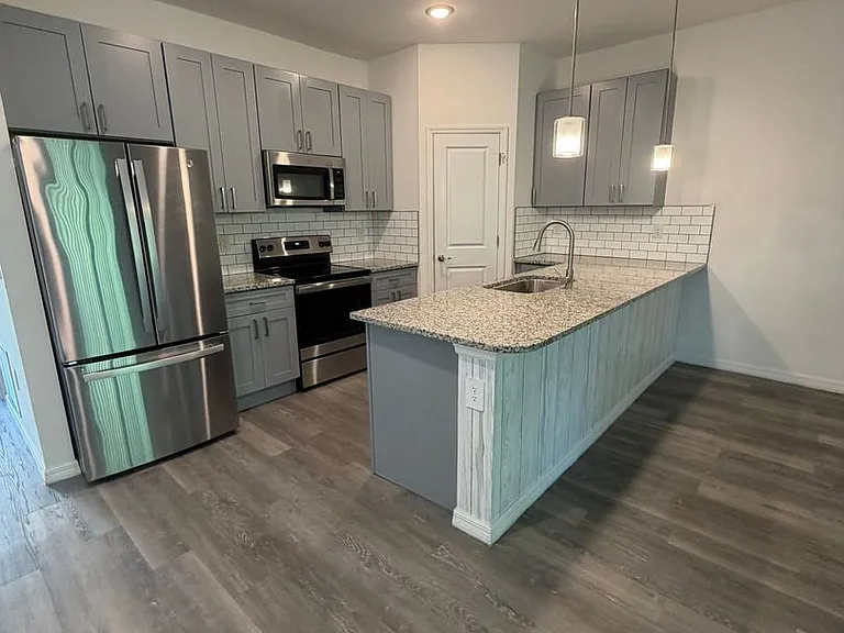 1095 Highlands Rd — Photo 8