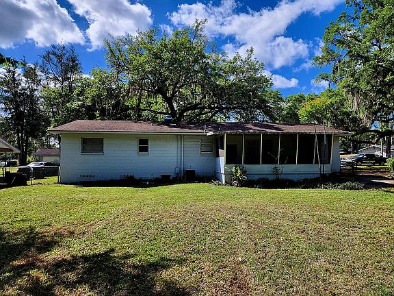 2nd image of 2527 NE 8th Ln