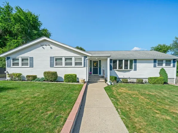 48 Hollis St, Randolph, MA 02368