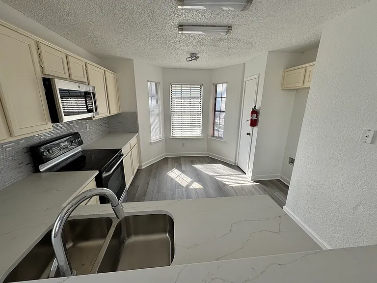 781 Pierre Ln — Photo 38