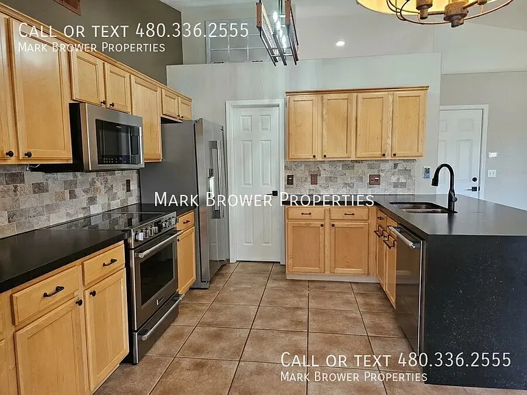 566 S Esmeralda — Photo 8
