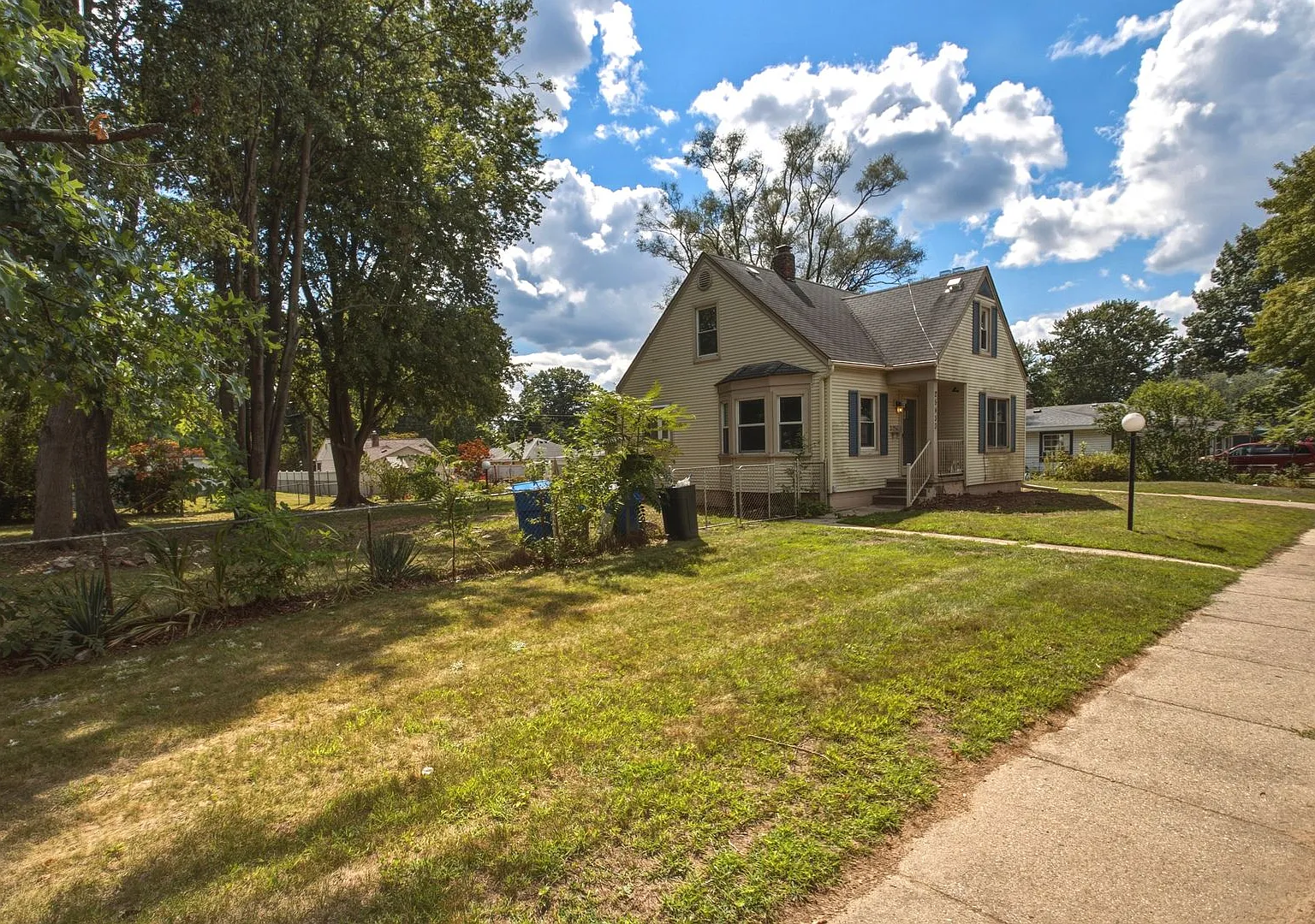 Beautiful Dearborn Heights Home — Photo 1