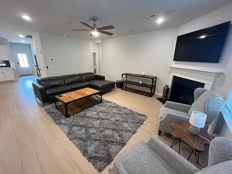 3093 Grinnell St — Photo 8