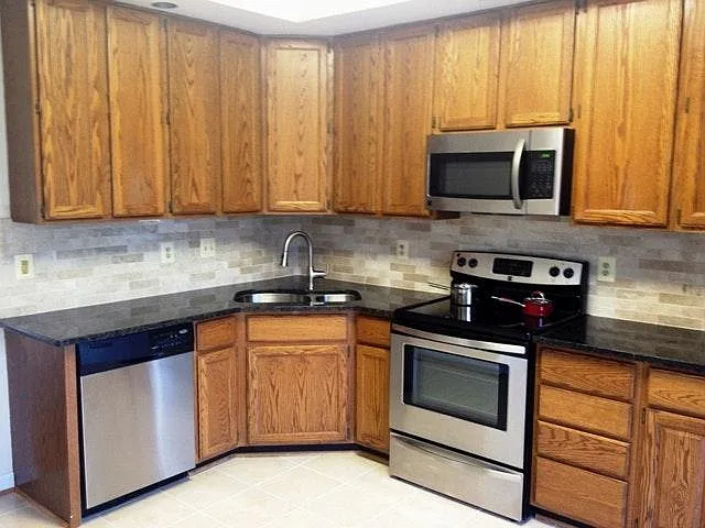 Eat-in Kitchen