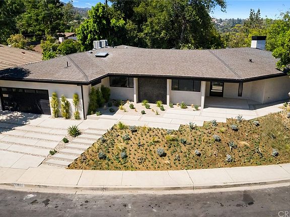 3rd image of 4061 Sapphire Dr