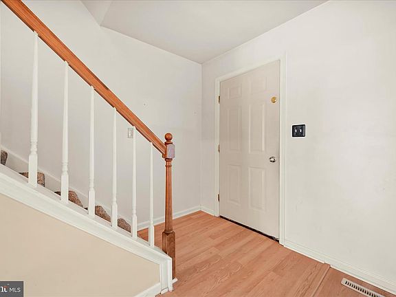 5th image of 816 Rockwood Dr