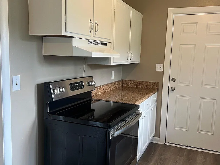 1002 Lowell Dr SE — Photo 6